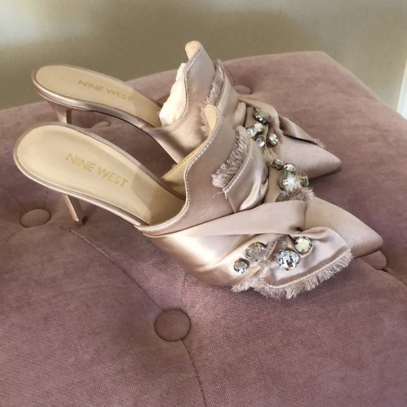 Pastel Pink silk shoes - Picture 2 of 2